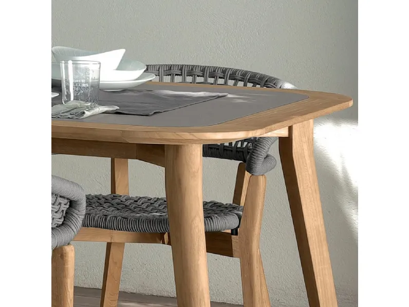 Scopri il Tavolo Moon Teak Talenti da giardino a prezzo Outlet!