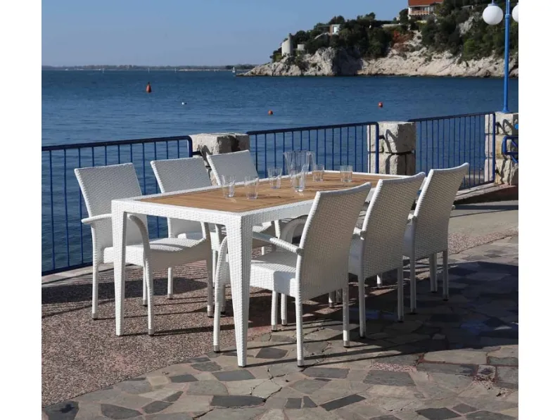 Tavolo per l'esterno Fine serie pronta consegna  a marchio Md work a prezzo scontato