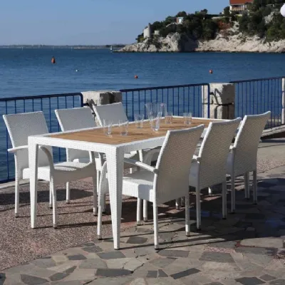 Tavolo per l'esterno Fine serie pronta consegna  a marchio Md work a prezzo scontato
