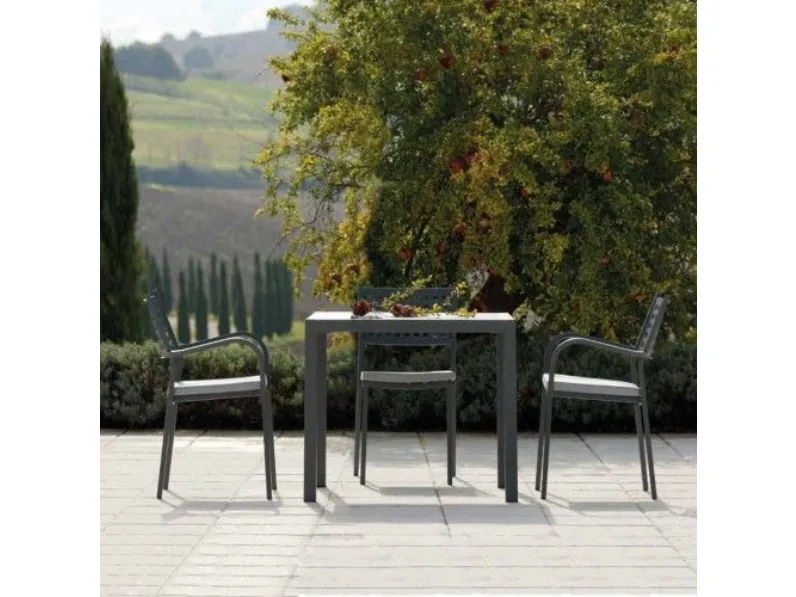 Arredo giardino Tavolo quatris 70x70 con 2 poltroncina alice grigio antico Vermobil a prezzo ribassato