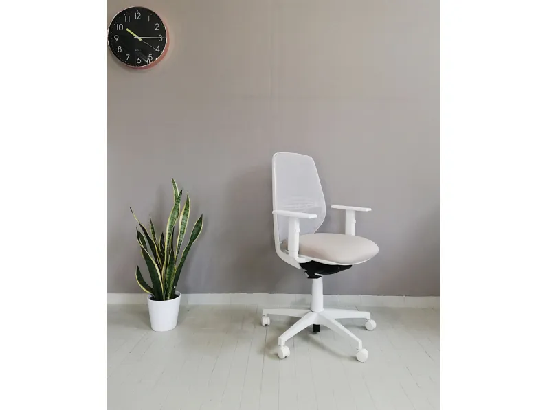 Sedia operativa modello Cast rete full white in altro ad un prezzo davvero conveniente