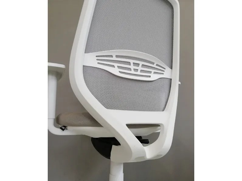 Sedia operativa modello Cast rete full white in altro ad un prezzo davvero conveniente