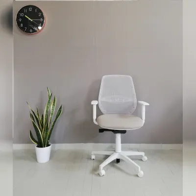 Sedia operativa modello Cast rete full white in altro ad un prezzo davvero conveniente