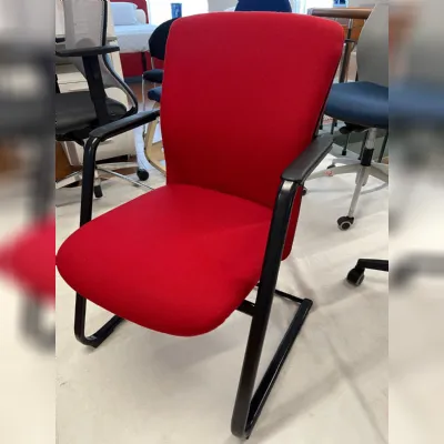 Sedia direzionale Kommis rosso in altro Dexo a prezzo Outlet