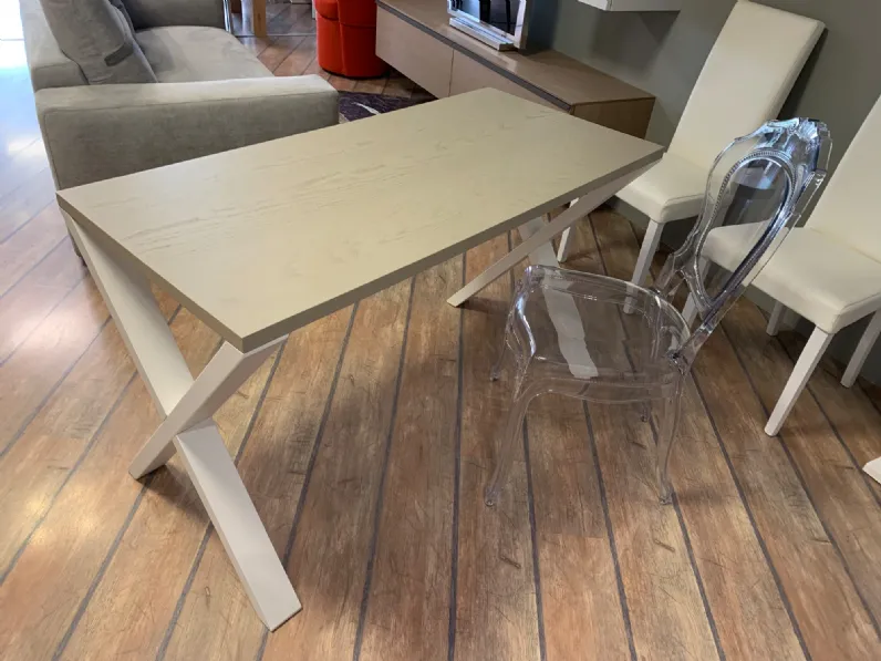 Scrivania direzionale in legno Cross a marchio Granzotto con forte sconto