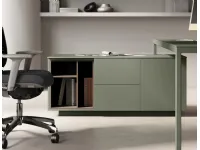 Scrivania direzionale in legno Sigma top access con mobile di servizio  a marchio Las mobili con forte sconto
