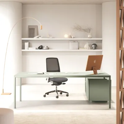 Scrivania direzionale in legno Sigma top access con mobile di servizio  Las mobili in offerta