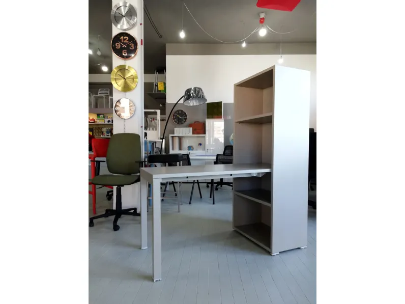 Scrivania direzionale in legno Luca - postazione home office con sedia Las mobili a prezzi convenienti