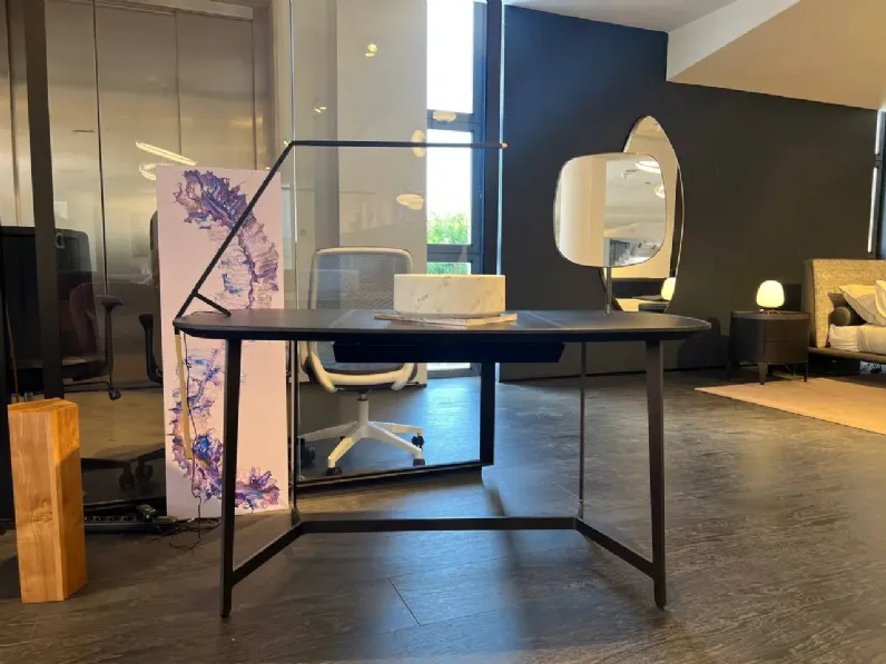 Scrivania direzionale in legno Mathieu Poliform in offerta