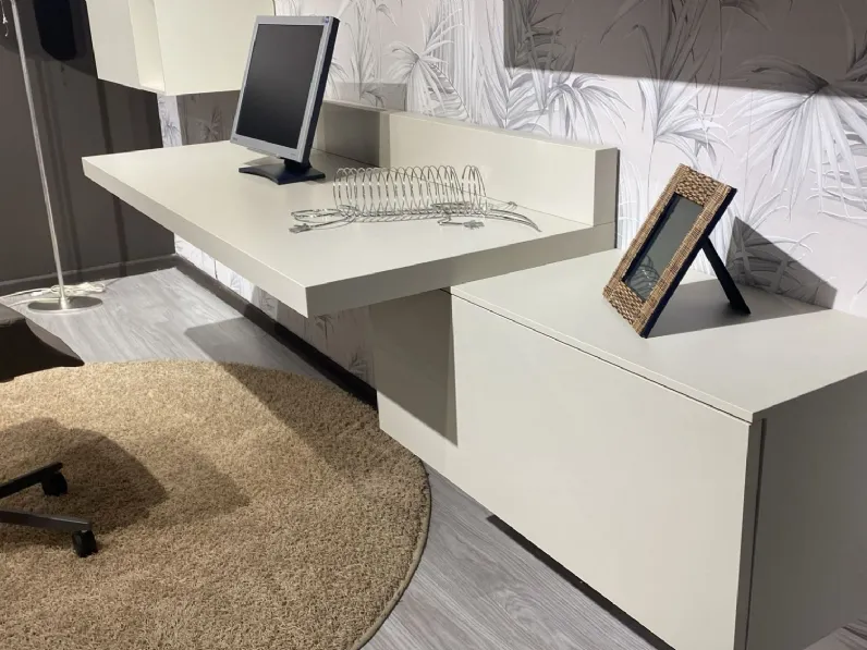 Scrivania Office in plastica Cinquanta3 a prezzo Outlet