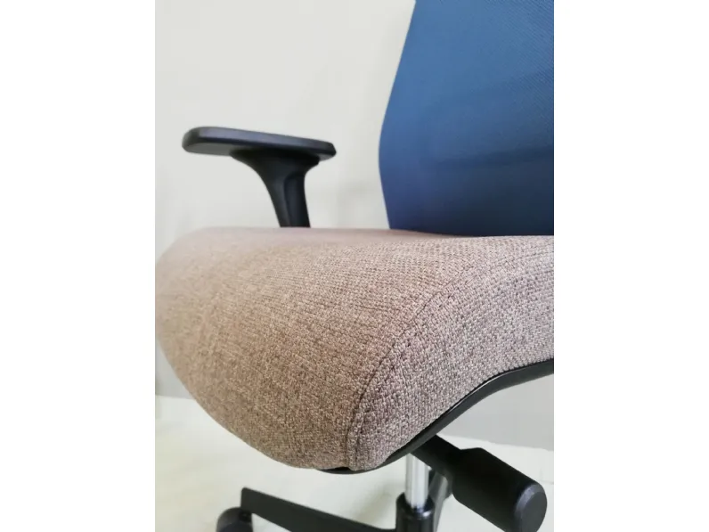 Sedia operativa modello Essai rete - rivestimento tessuto in altro ad un prezzo esclusivo