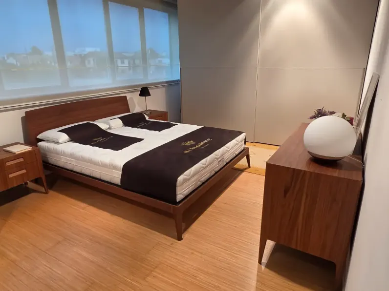 Camera da letto Camera siri e giotto  noce canaletto Novamobili in legno a prezzo scontato