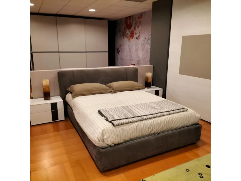 Camera da letto Moretti compact Armadio slider e gruppo letto ray - letto exco hug a prezzo ribassato in laminato