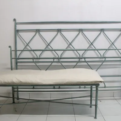 Vendiamo Panchina in ferro battuto, Testata letto Maggioni in laminato a prezzo scontato!