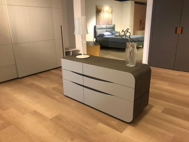 Camera da letto Prestige Voltan in laccato opaco scontata 