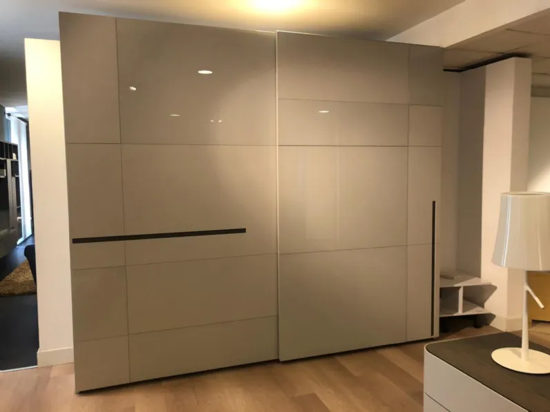 Camera da letto Prestige Voltan in laccato opaco scontata 