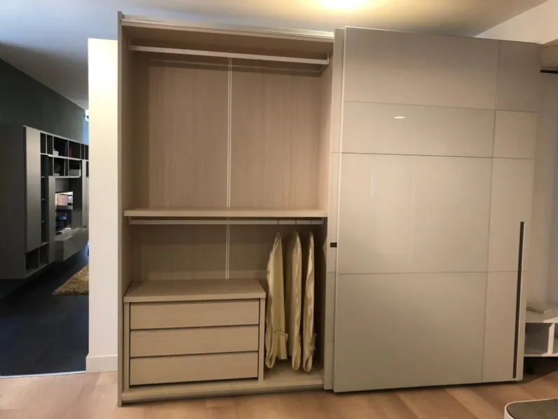 Camera da letto Prestige Voltan in laccato opaco scontata 
