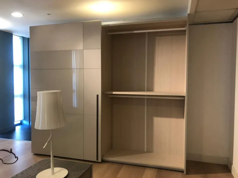 Camera da letto Prestige Voltan in laccato opaco scontata 