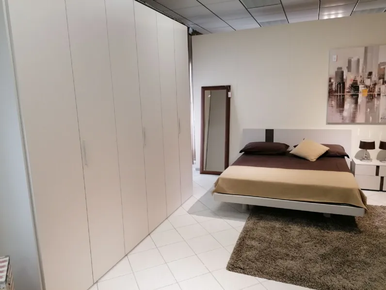 Tomasella Smart: camera da letto a prezzo scontato in laccato opaco.