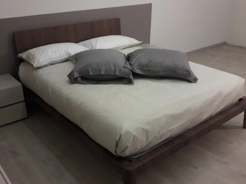 Camera da letto People Pianca in laccato opaco a prezzo Outlet. Un design moderno ed elegante per arredare la tua casa.