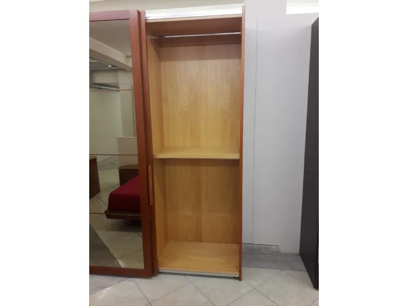 armadio con interni in legno noce tanganika 