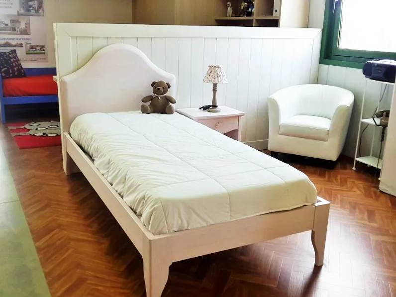 Letto Gendarme e comodino con cassetto e vano a giorno