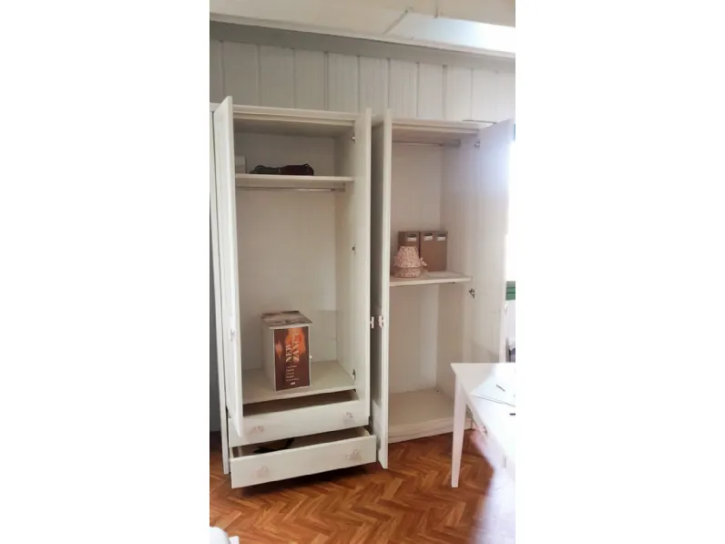 Interno attrezzatura armadio 