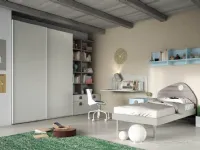 Scontata del 35%! Cameretta Mistral con scrittoio a parete e letto a terra. Offerta imperdibile!
