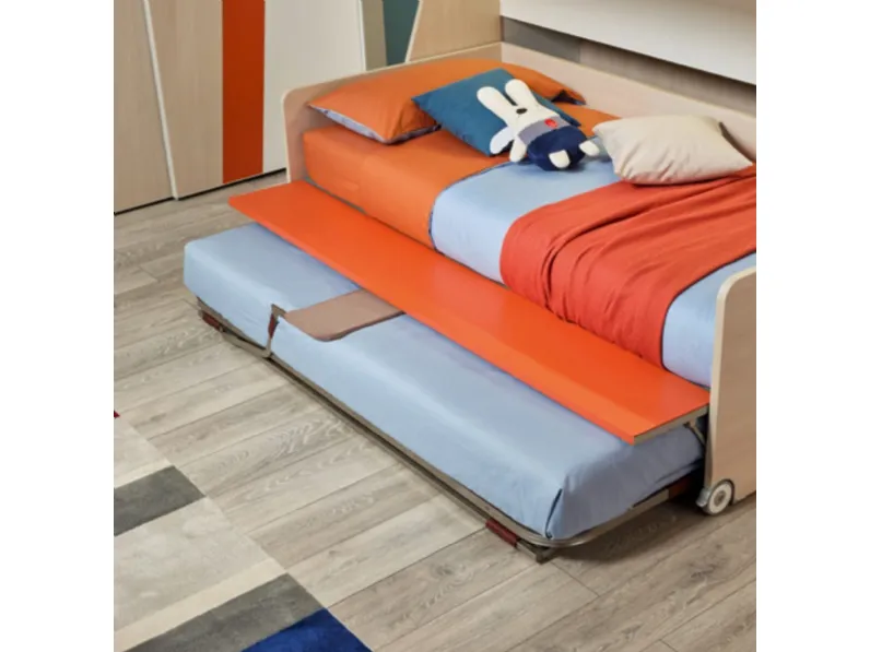 Cameretta in laccato opacoLetto a soppalco con passerella a 3 posti letto in finitura bianco luce e larice Collezione esclusiva scontata a PREZZI OUTLET