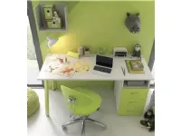 Cameretta in laminato opacoScrivania bambini con cassettiera in finitura betulla e verde cedro Collezione esclusiva scontata a PREZZI OUTLET