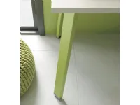 Cameretta in laminato opacoScrivania bambini con cassettiera in finitura betulla e verde cedro Collezione esclusiva scontata a PREZZI OUTLET