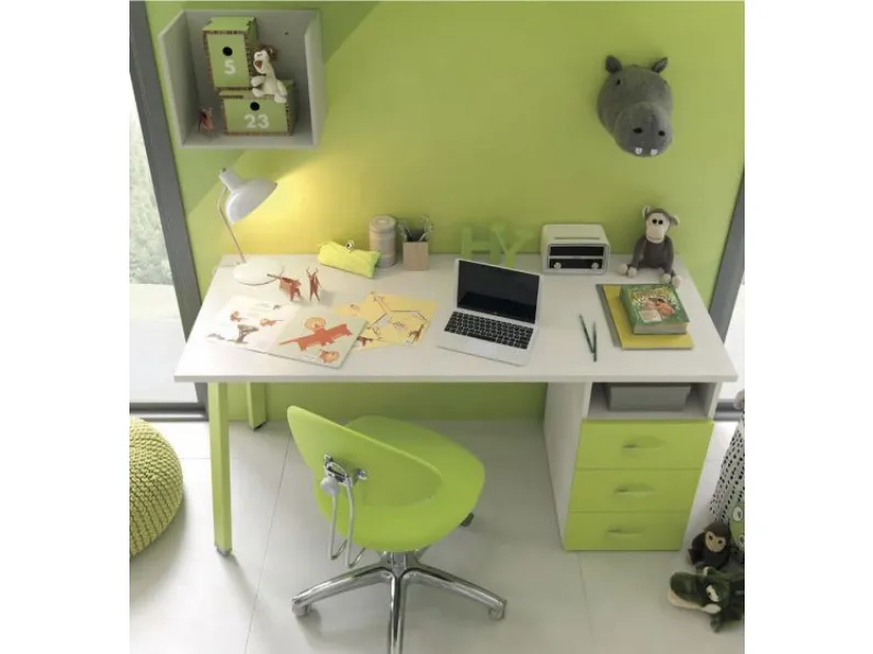 Cameretta in laminato opacoScrivania bambini con cassettiera in finitura betulla e verde cedro Collezione esclusiva scontata a PREZZI OUTLET