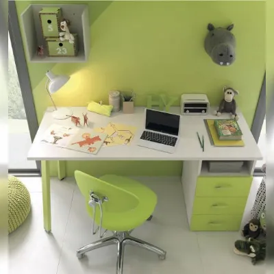 Cameretta in laminato opacoScrivania bambini con cassettiera in finitura betulla e verde cedro Collezione esclusiva scontata a PREZZI OUTLET