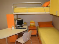 Cameretta Klou giallo arancio Battistellacon letto a ponte scontata