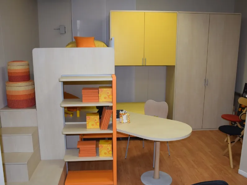 Cameretta Klou giallo arancio Battistellacon letto a ponte scontata