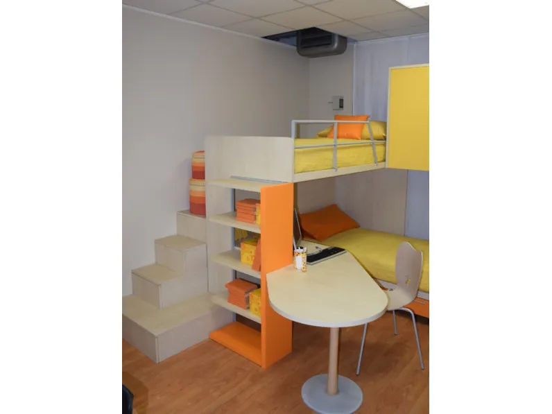 Cameretta Klou giallo arancio Battistellacon letto a ponte scontata
