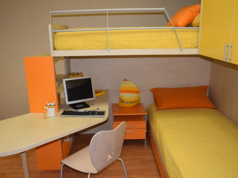 Cameretta Klou giallo arancio Battistellacon letto a ponte scontata