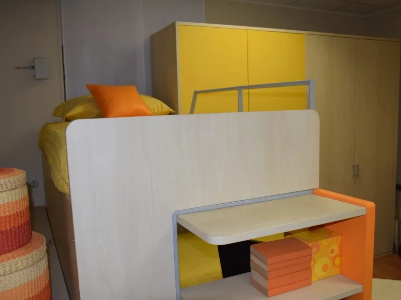 Cameretta Klou giallo arancio Battistellacon letto a ponte scontata