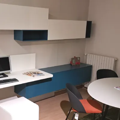 Cameretta in laminato opacoScrivania attrezzata moretti Moretti compact scontata a PREZZI OUTLET