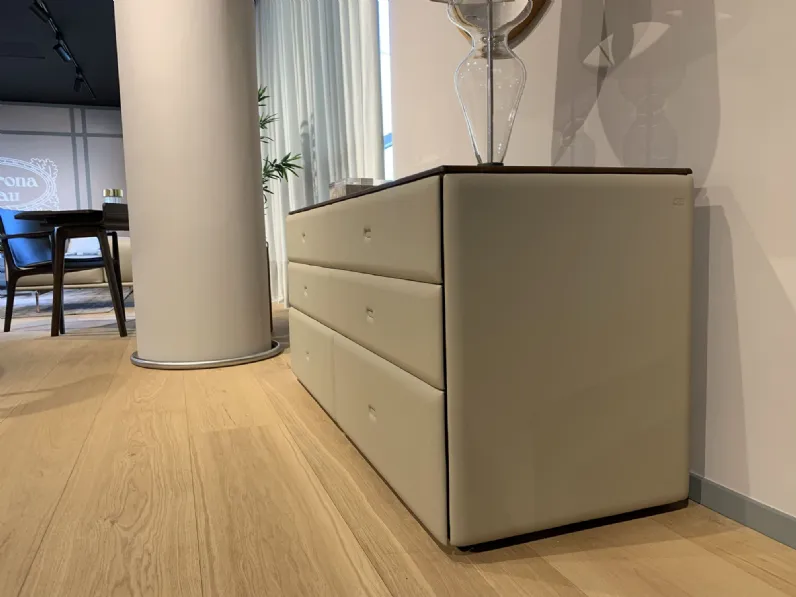 Comodino modello Moondance di Poltrona frau scontato 