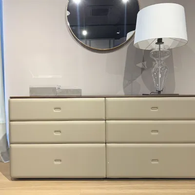 Comodino modello Moondance di Poltrona frau 