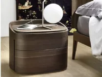 Scopri il comodino Babila curvo di Sangiacomo a prezzi outlet! Un design unico per una camera da letto moderna.