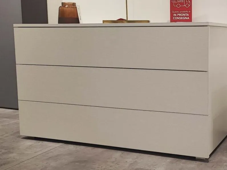 Comodino Com metro Collezione esclusiva a prezzo scontato