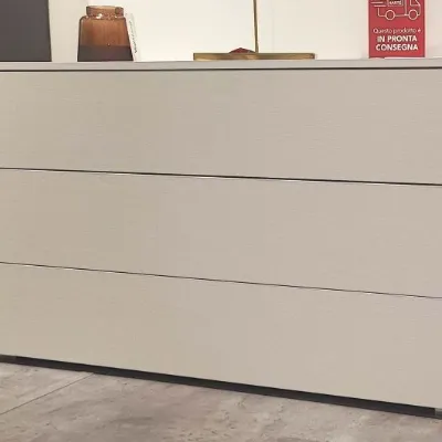 Comodino Com metro Collezione esclusiva a prezzo scontato