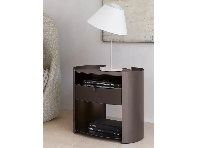 Comodino modello Lotus di Flou 