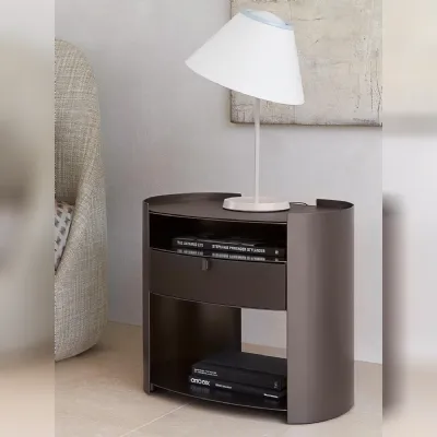 Comodino modello Lotus di Flou 