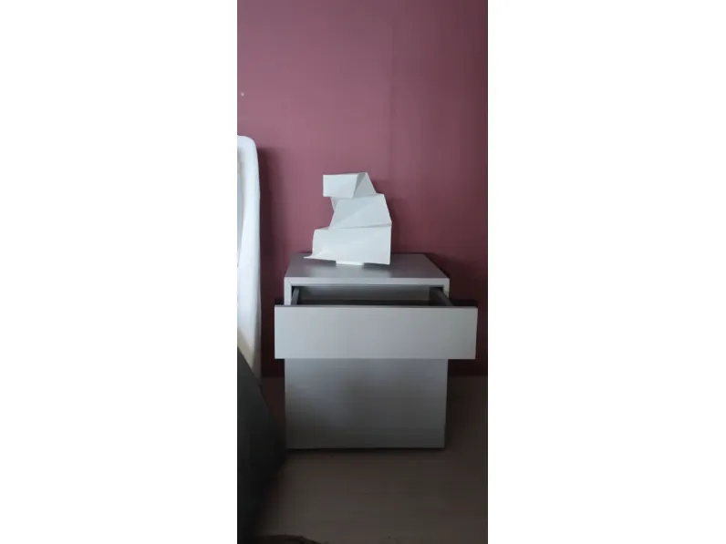 Comodino modello Filnox di Caccaro 