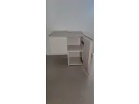 Comodino modello Formosa appoggiata di Minotti italia scontato 