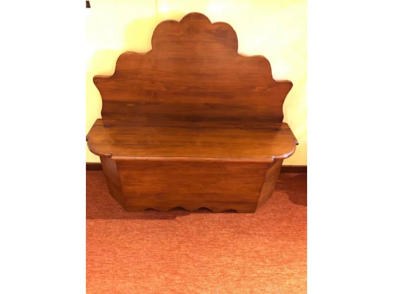 Cassapanca classica sagomata in legno massello tinto noce Tiferno Scontata del 50%