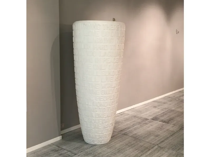 Vaso bianco con scritte